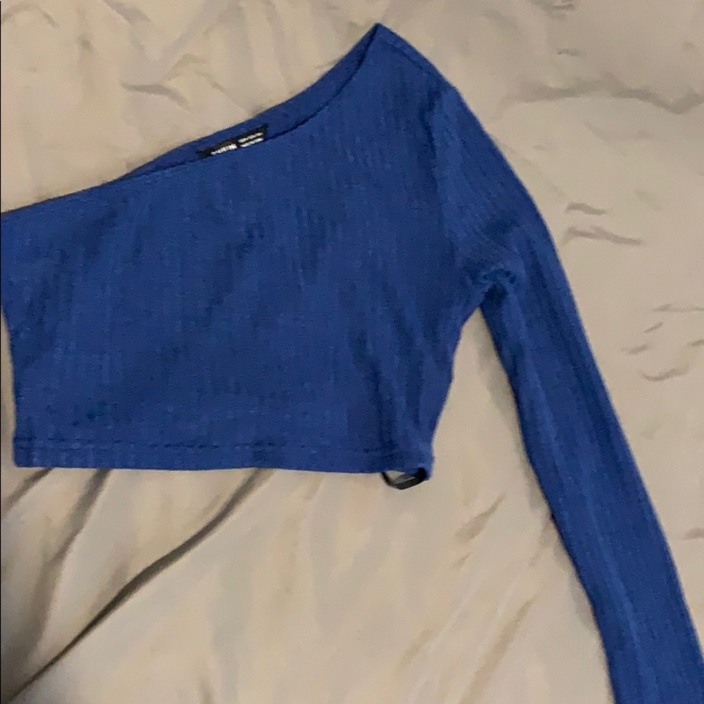 One shoulder crop top